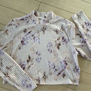 🌺H&M Pink Floral Long Sleeve Crop Top. Size XL🌸